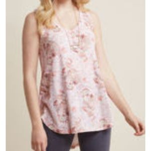 Pink floral sleeveless tee (1x)